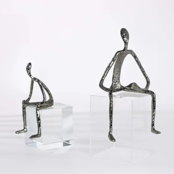 Nowoczesny Streszczenie Metalowa Figura Pozycji Siedzącej Ludzka Rzeźba Żeliwne Rzemiosła Nieregularne Ruch Akcesoria Do Dekoracji Wnętrz Prezent